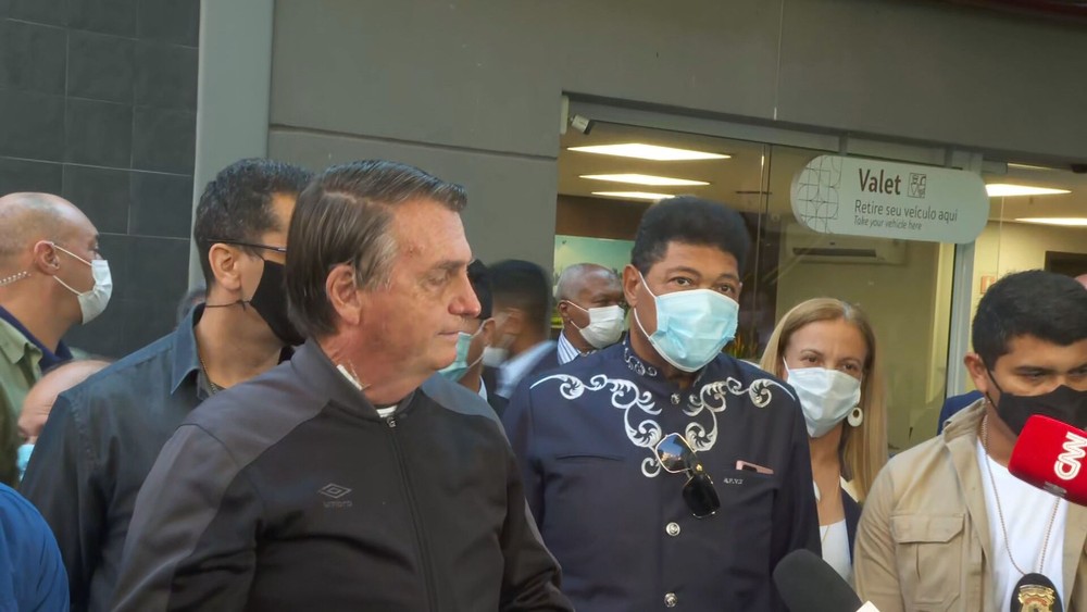 Bolsonaro recebe alta e deixa Hospital neste domingo (18)