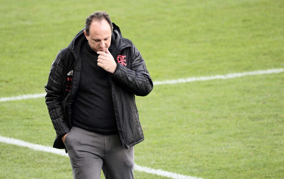 Flamengo anuncia na madrugada a demissão de Rogério Ceni