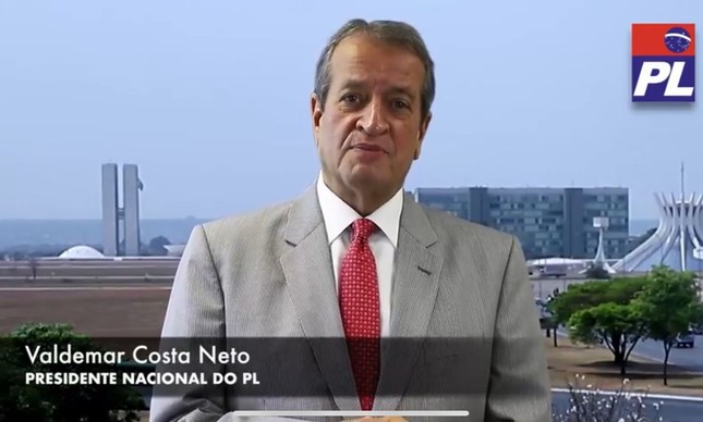 Presidente do PL, Valdemar Costa Neto, convida Bolsonaro e filhos a se filiarem ao partido