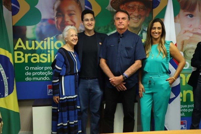 Após convite de Flávia Arruda e Bolsonaro, membros da família Roriz se filiam ao PL