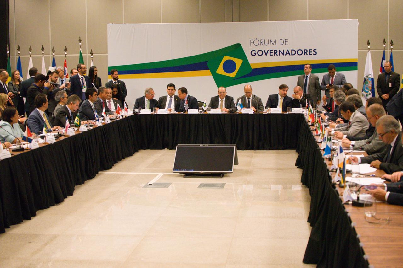 Governadores se reúnem em Brasília para tratar da alta do combustível e medidas contra covid-19