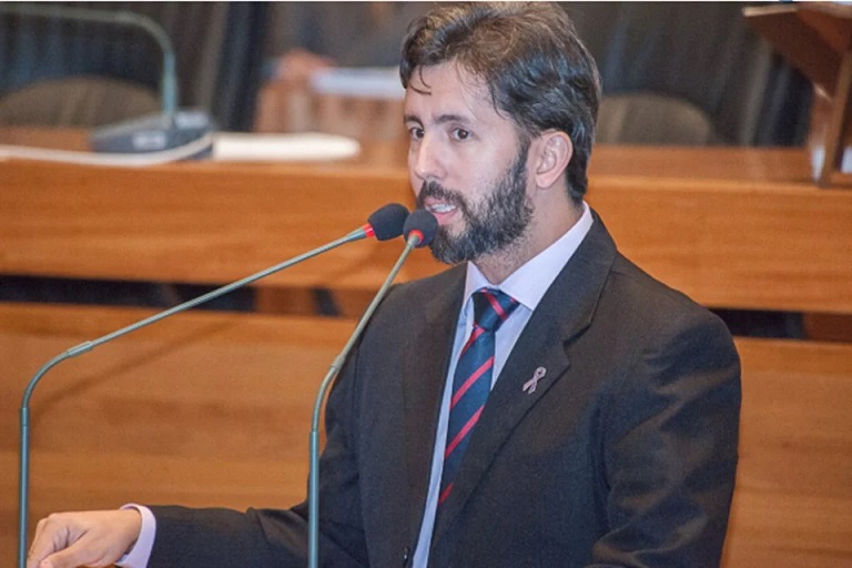 Pré-candidato ao GDF, Leandro Grass se filia ao PV