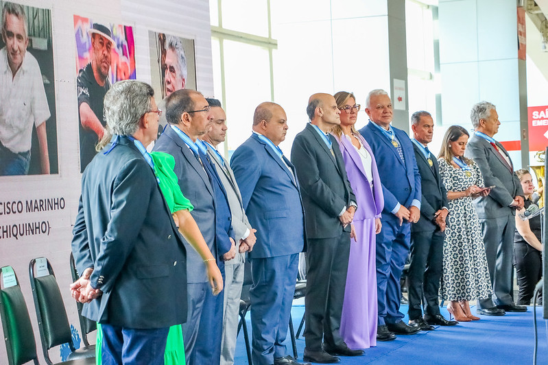 GDF homenageia 120 cidadãos com medalha Brasília 60 anos