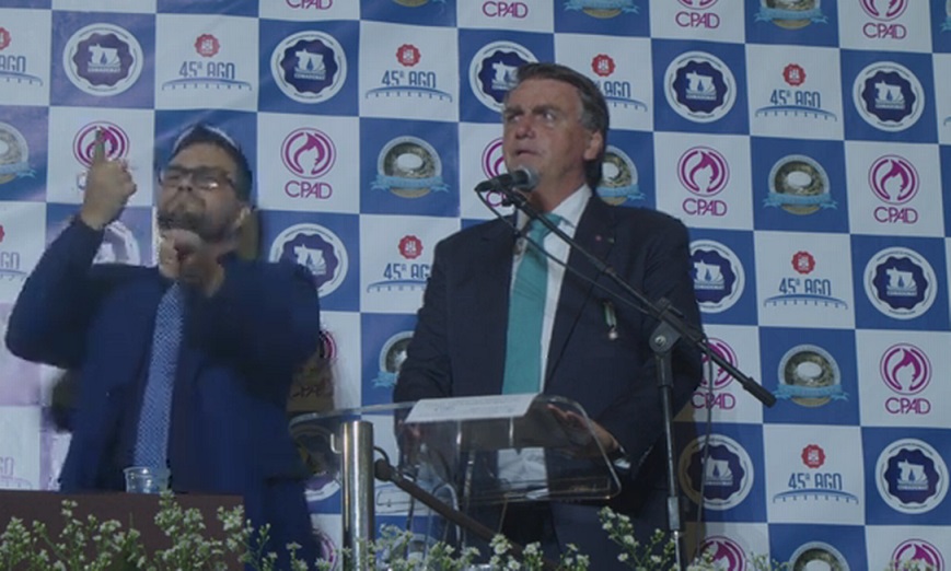 Bolsonaro é ovacionado na Convenção Geral das Assembleias de Deus em Cuiabá