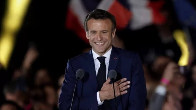 Macron reeleito com 58,54% na França: “unir país e aprovar reforma impopular são desafios do presidente”