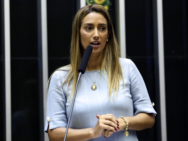 Flávia Arruda mantém candidatura ao Senado mas não vai divulgar nota