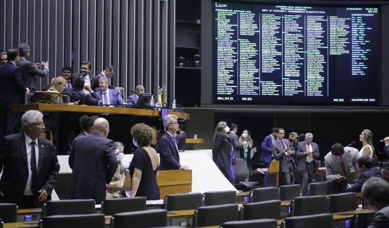 Câmara dos Deputados aprova MP que cria benefício extra a quem recebe o Auxílio Brasil