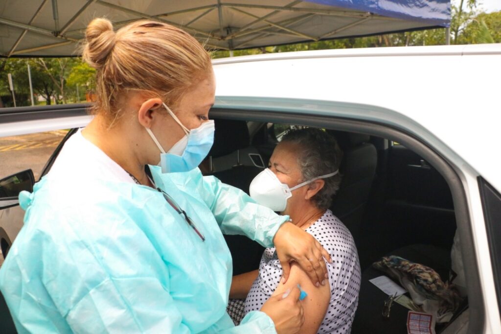 Covid: Maiores de 60 podem tomar 4ª dose a partir desta sexta (6)