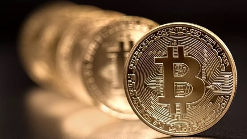 Bitcoin cai 54% em 6 meses e outras criptos também tombam: Será o fim de uma era?