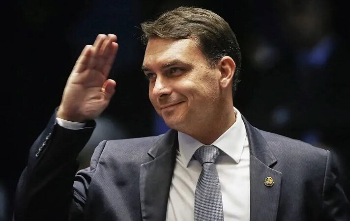 Eleições 2022: Flávio Bolsonaro diz que é impossível conter reação de apoiadores após resultado das eleições