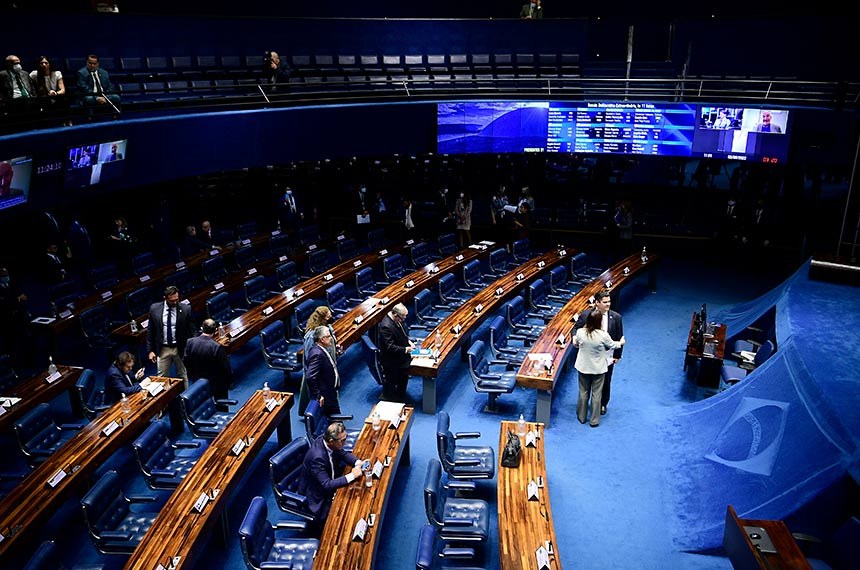 Senado aprova PEC do piso salarial da enfermagem no valor de R$ 4.750