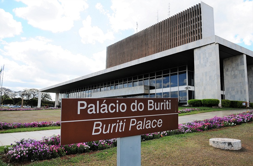 Com a chegada de Arruda, corrida ao Buriti fica mais acirrada