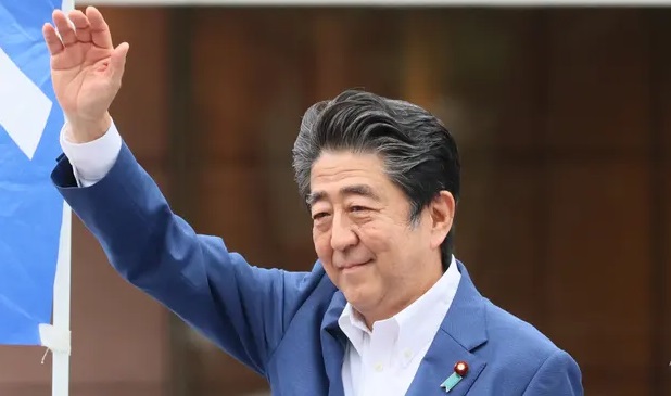 Shinzo Abe, ex-premiê do Japão, é assassinado durante ato de campanha