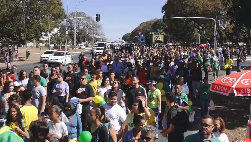 Marcha para Jesus reúne multidões nas ruas de Brasília