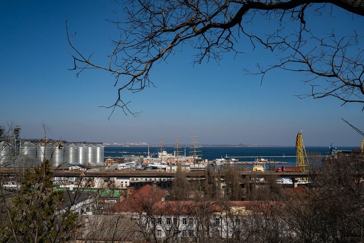 Um dia após acordo com Ucrânia para exportações de grãos, Rússia ataca porto do Mar Negro