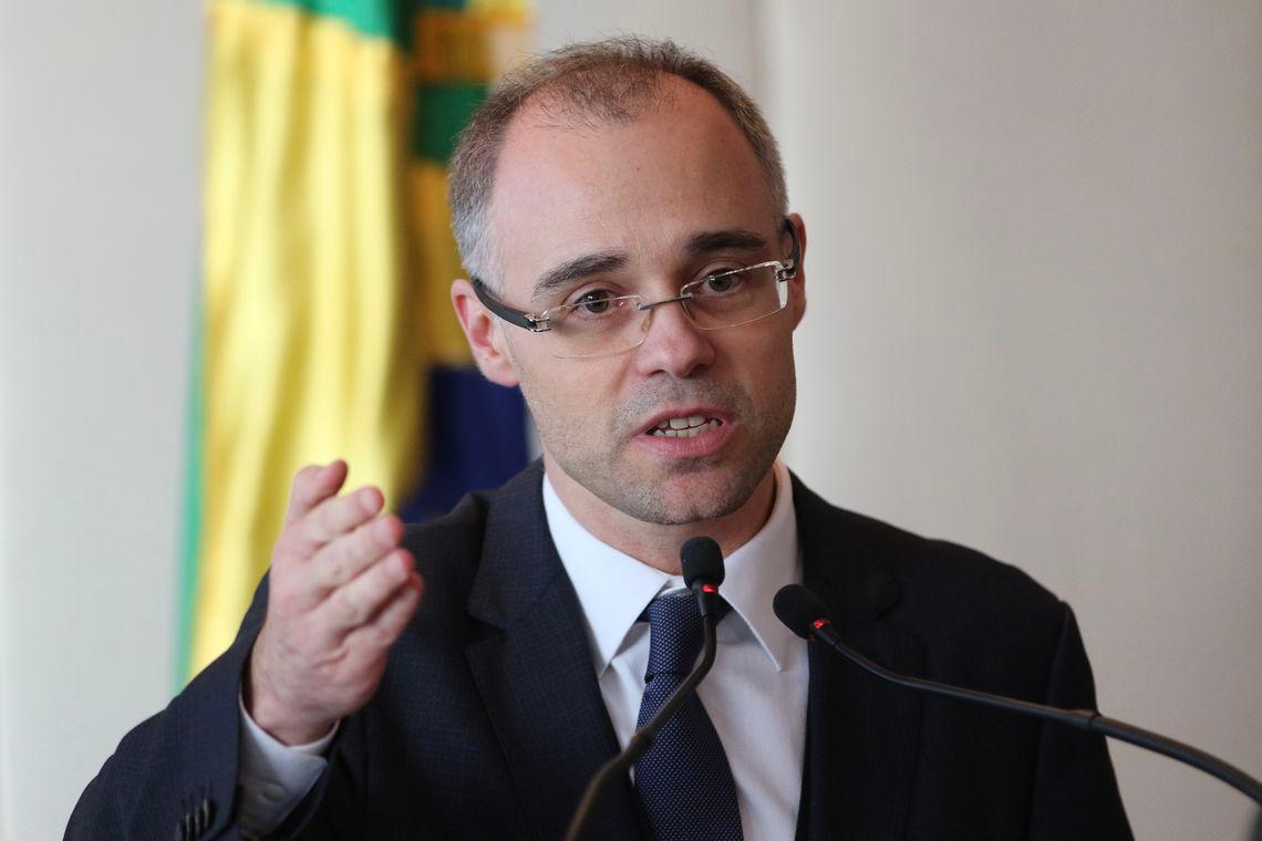 André Mendonça pede vista e suspende julgamento no STF de recursos contra Bolsonaro