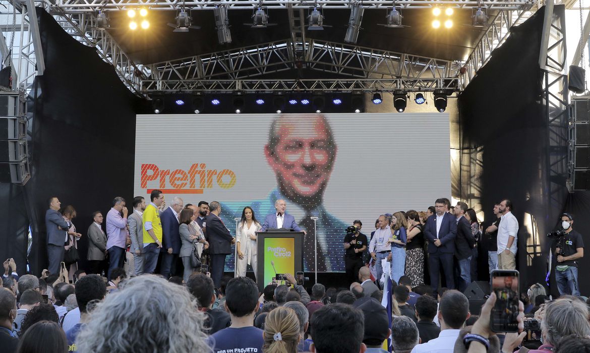 Ciro Gomes registra candidatura à presidência no TSE￼