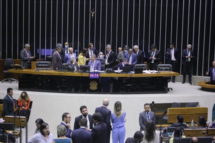 Câmara dos Deputados aprova projeto que autoriza provas de concurso público à distância