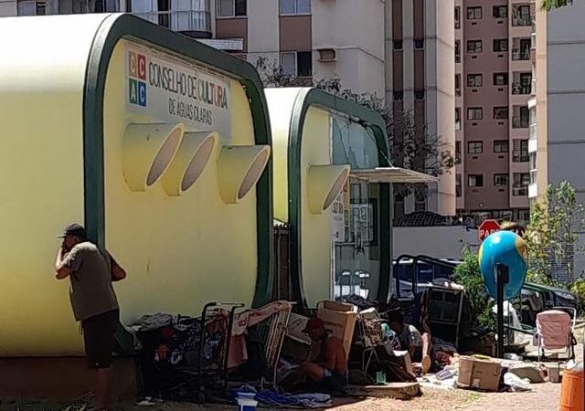 Moradora de Águas Claras relata ameaça por pessoa em situação de rua.