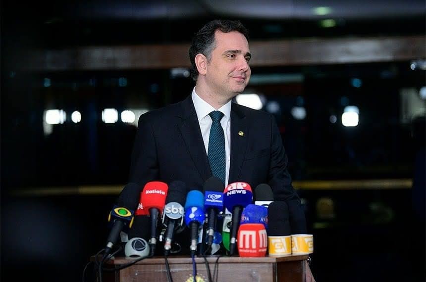 Presidente do Senado anuncia entrega de projetos para custeio do piso da enfermagem ao ministro da Economia