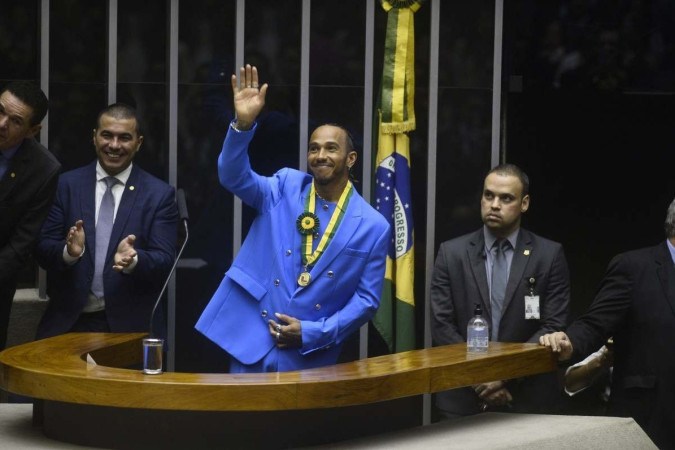 Lewis Hamilton recebe título de cidadão honorário na Câmara dos Deputados