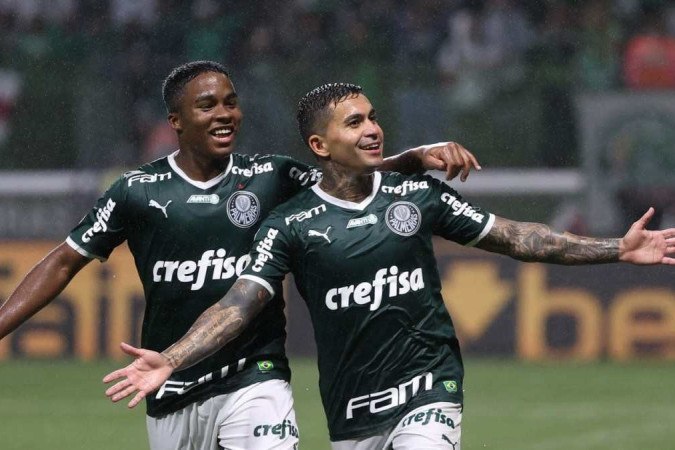 Com goleada, Palmeiras é campeão brasileiro e líder de títulos no país