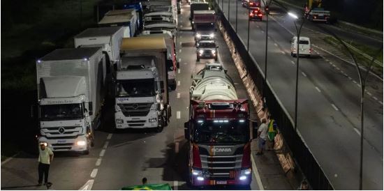 Todas rodovias federais do país estão livres de bloqueios, diz PRF