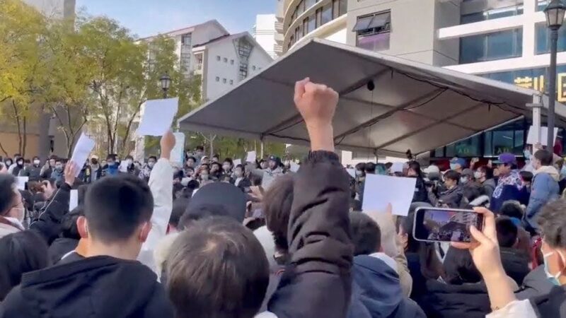 Protestos anti-lockdown se espalham na China à medida que a raiva aumenta com a estratégia de combate a Covid-19