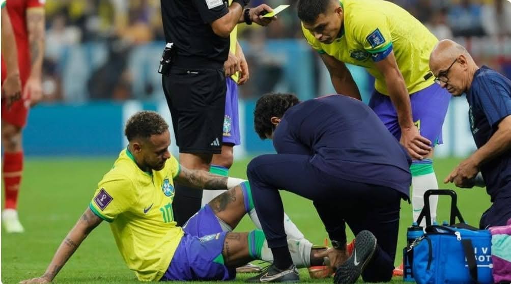 Rotina após lesão: Neymar ‘dorme’ na fisioterapia para ainda reforçar o Brasil na Copa