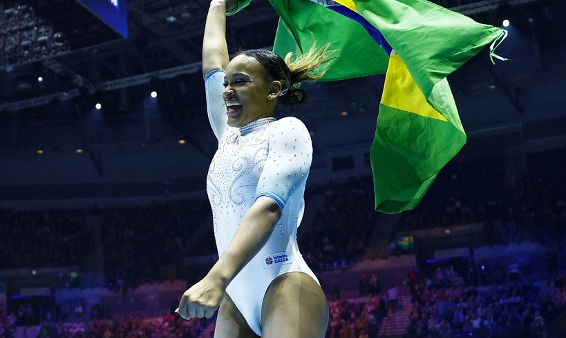 Rebeca Andrade é campeã mundial de ginástica artística em Liverpool