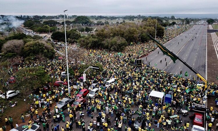 Bolsonaro faz apelo para que manifestantes desobstruam rodovias