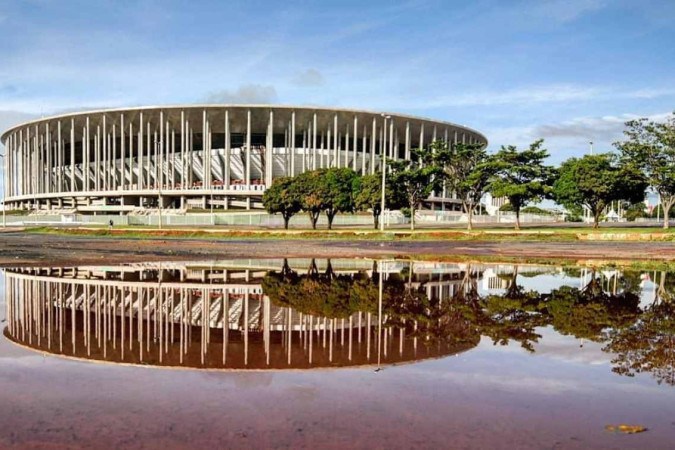 Agnelo e Filippelli são condenados por desvios na construção de estádio