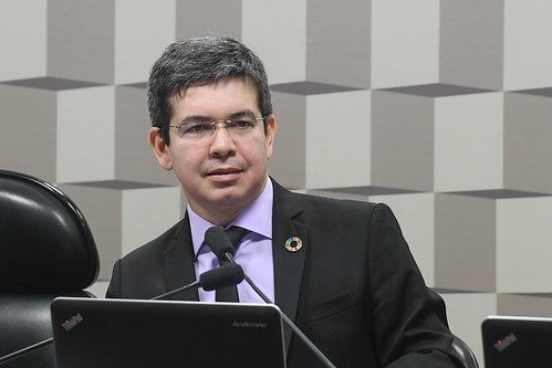 Senador Randolfe quer acabar com Fundo Constitucional do DF