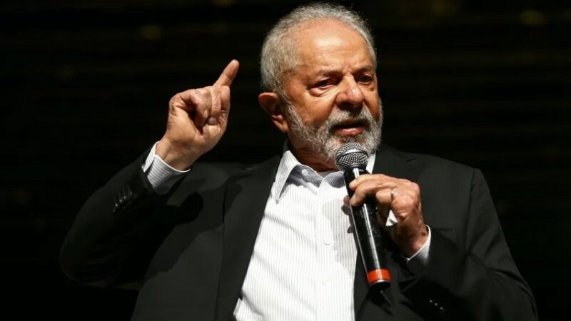 Lula antecipa ministros para desfazer impasses com a Câmara e na Defesa