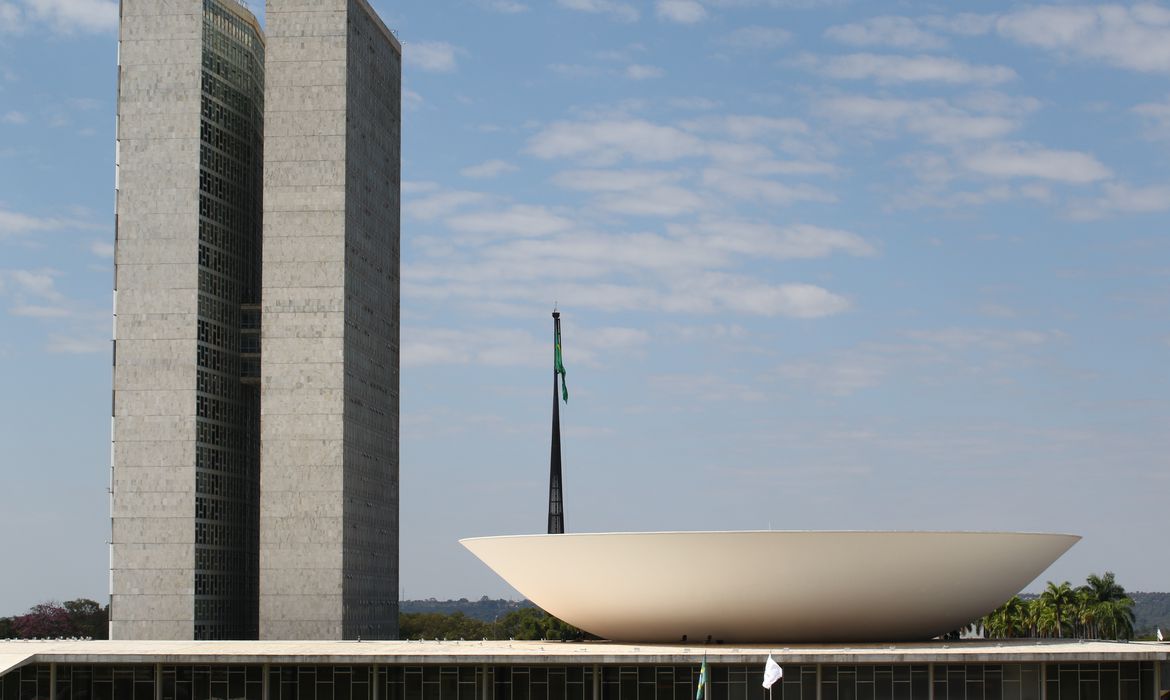 Deputados cogitam cortar trechos da PEC da Transição, mantendo orçamento secreto