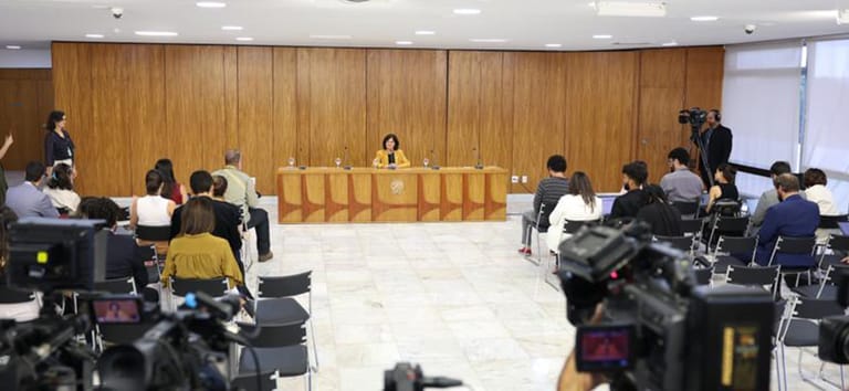 Ministra da Saúde anuncia ações prioritárias e campanha de vacinação em fevereiro