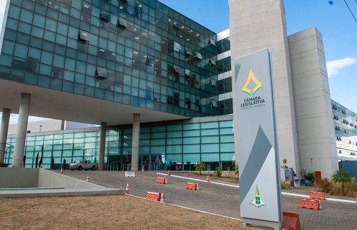 Vinte e quatro deputados distritais assinam nota de repúdio contra atos de vandalismo no DF