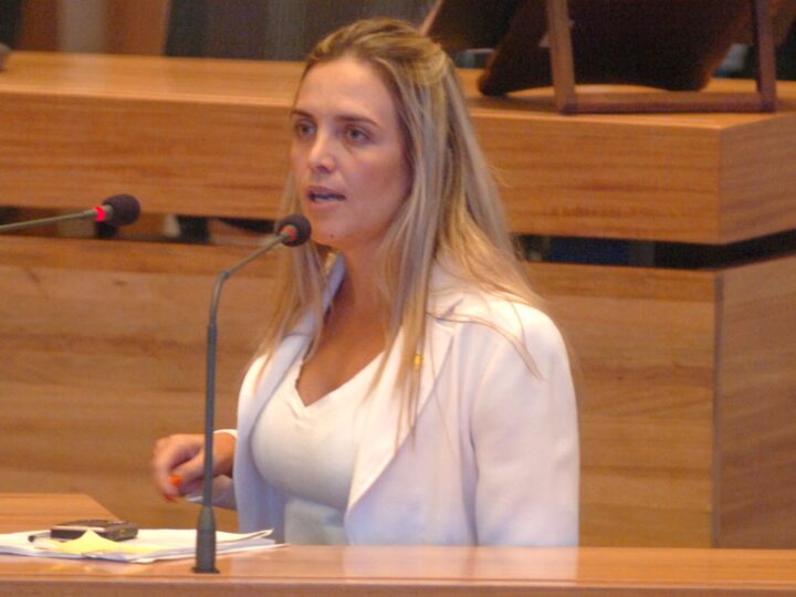 Celina reúne base aliada e expõe cenário crítico das contas do GDF