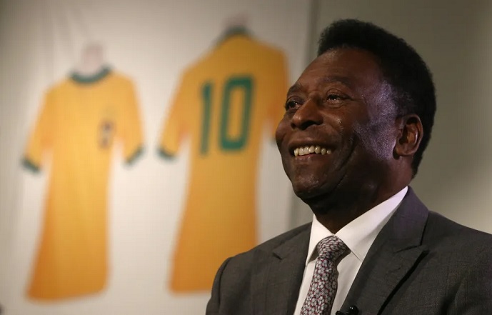 Distrital Daniel de Castro protocola projeto para conceder título de cidadão honorário a Pelé