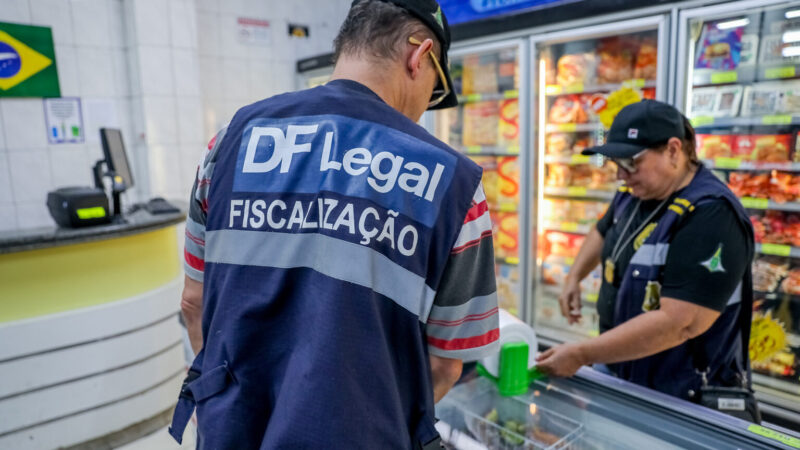 DF Legal intensifica fiscalização de sacolas plásticas em mercados