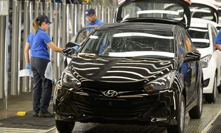 Montadoras GM, Hyundai e Stellantis param fábricas a partir de hoje por queda nas vendas e dão férias coletivas