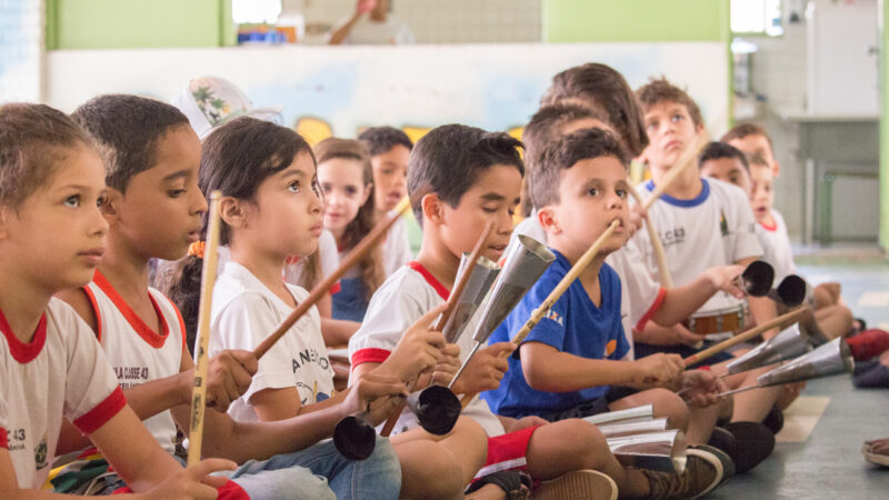 Projeto leva oficinas de dança e percussão a 6 mil alunos da rede pública