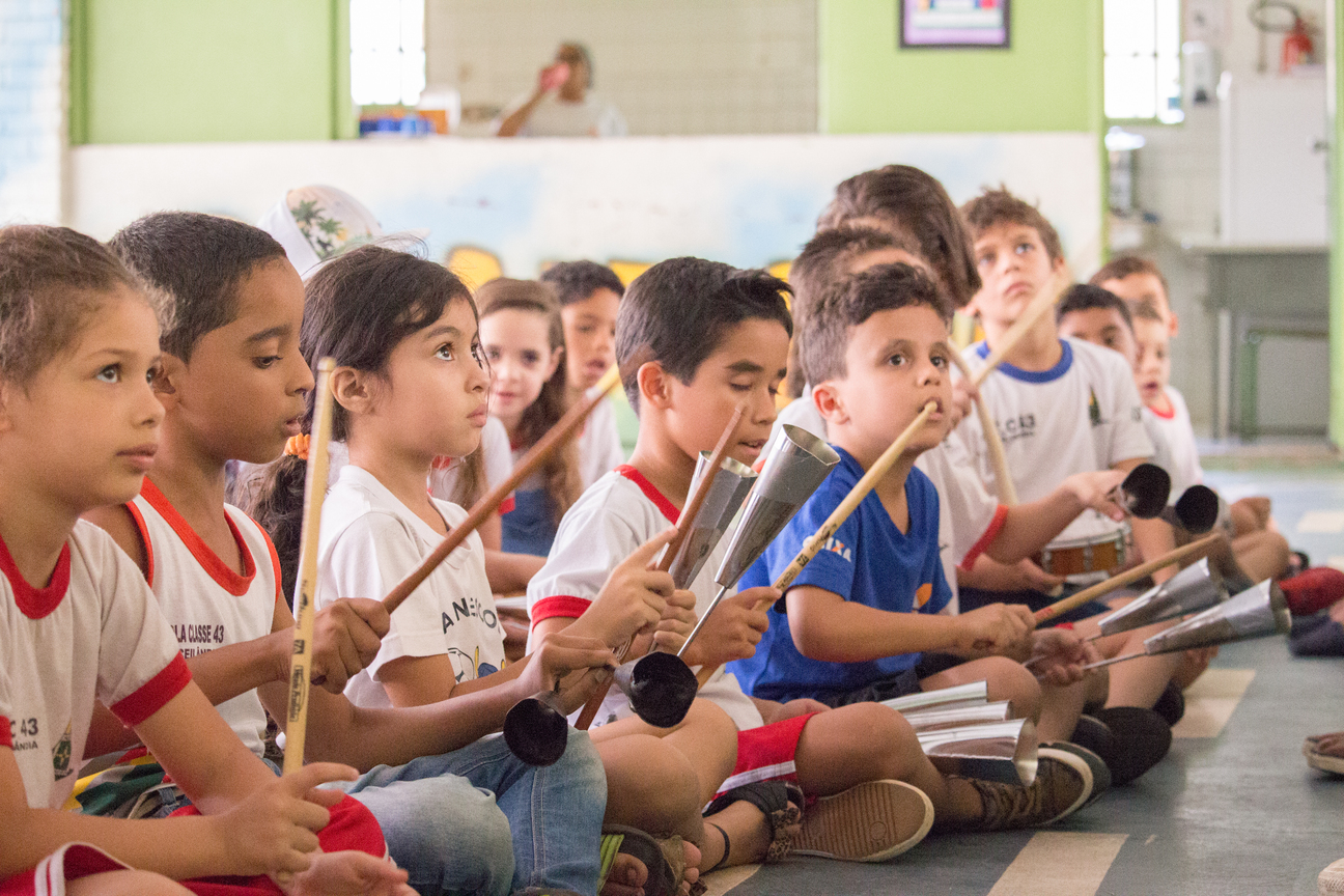 Projeto leva oficinas de dança e percussão a 6 mil alunos da rede pública