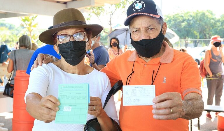 Começa nesta segunda (6) aplicação da vacina bivalente para maiores de 60 anos