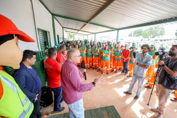 SLU suspende coleta de lixo no Dia do Gari para conscientizar população