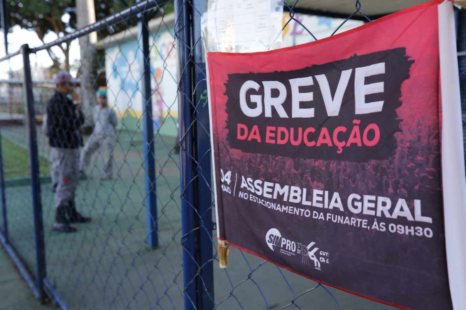 Greve dos professores: GDF pede à Justiça para dobrar multa aplicada aos grevistas