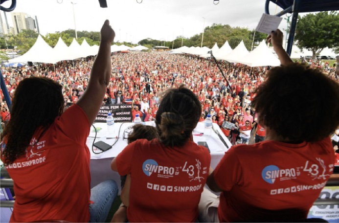 Justiça considera greve dos professores ilegal no DF e manda encerrar o movimento