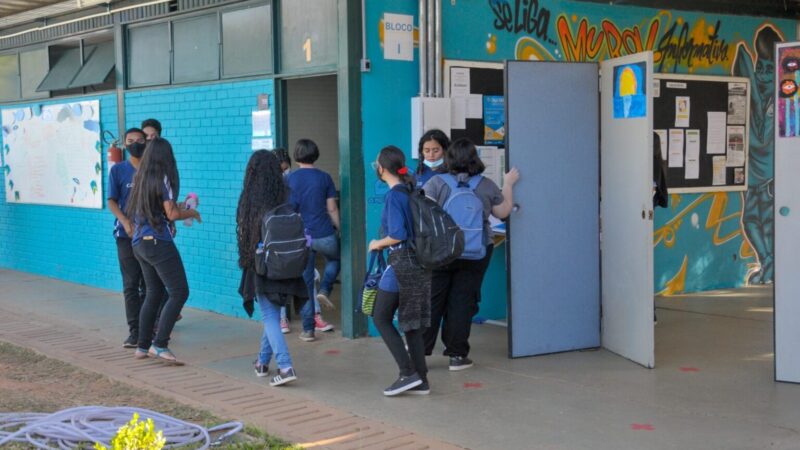 DF lidera percentual de estudantes que concluíram o ensino médio  