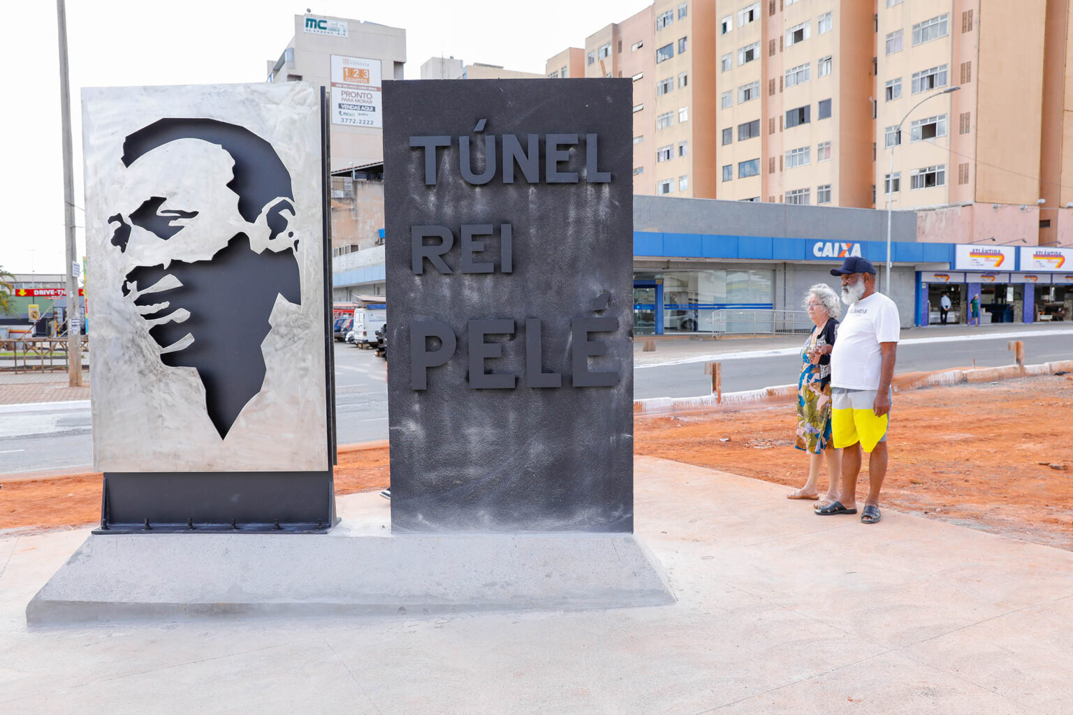 Memorial do Túnel Rei Pelé celebra o jogador e os trabalhadores da obra