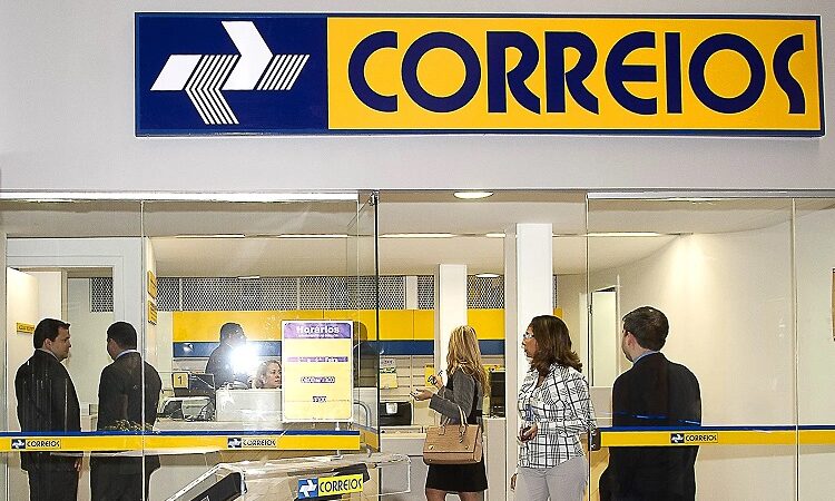 Centrão pressiona, mas governo não está disposto a mudar comando dos Correios